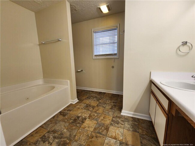 Building Photo - 264 Waterdown Dr