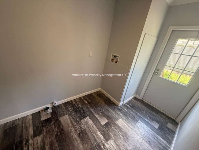 Building Photo - Gorgeous 3/2 Brooksville Available Now !