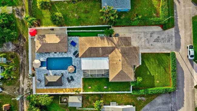 Building Photo - 310 Gulfstream Dr