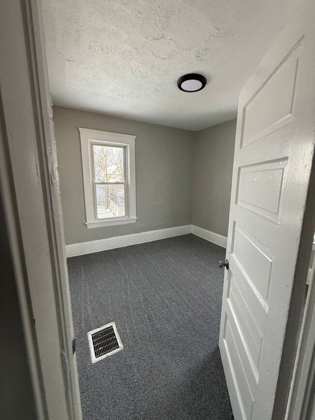 Building Photo - Cudell/West Blvd neighborhood; 4 bedroom/1 bath single family house for rent!