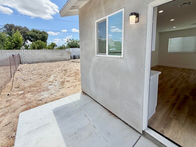 Building Photo - 6991 Del Rosa Ave