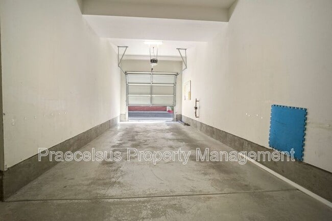 Building Photo - 2155 Caminito Leonzio