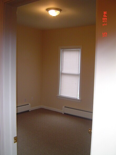 Building Photo - 302 Silver St