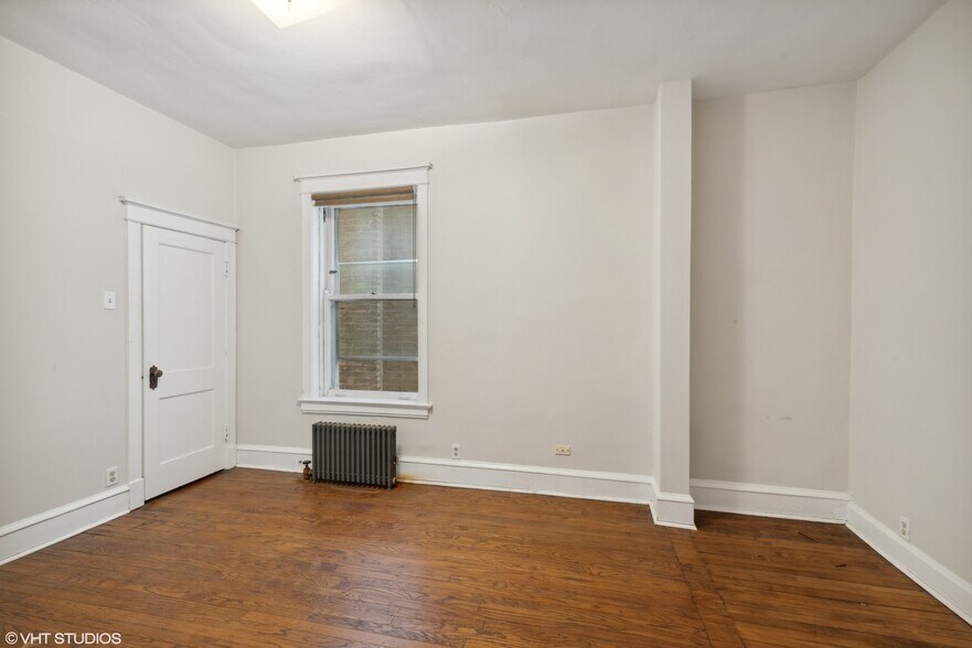 Building Photo - 1444 W Berwyn Ave