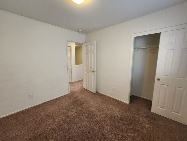 Building Photo - Great 2 Story Home in the SouthWest