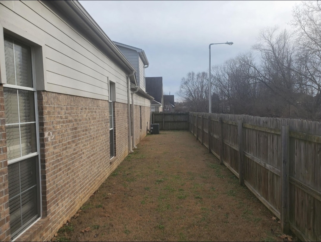 Building Photo - 7899 Rushmeade Cir N