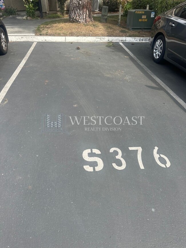 Building Photo - ***$500-OFF Move In Special**** Charming U...