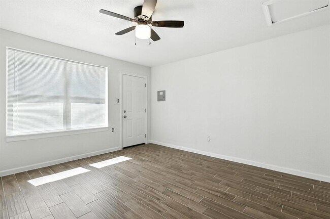 Building Photo - 716 Hargest St