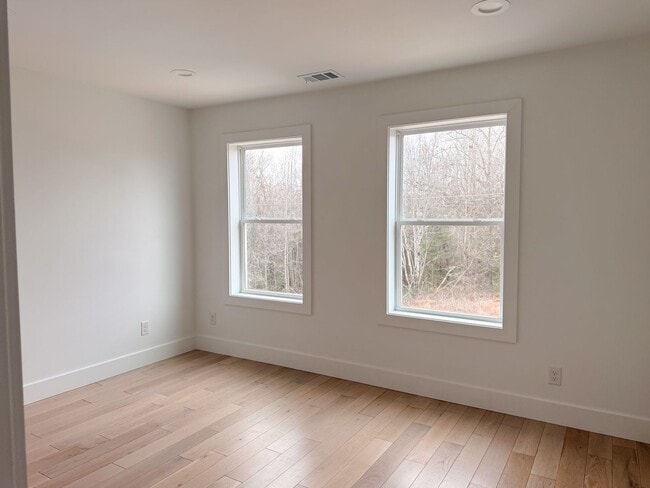 Building Photo - 303 R C Thompson Rd