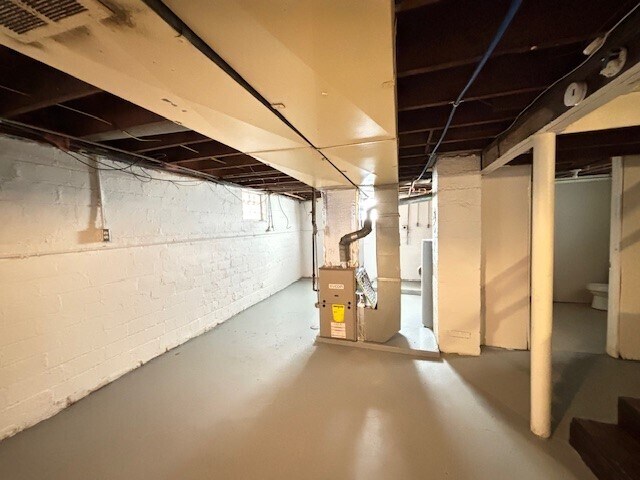 Building Photo - 330 E Lake St