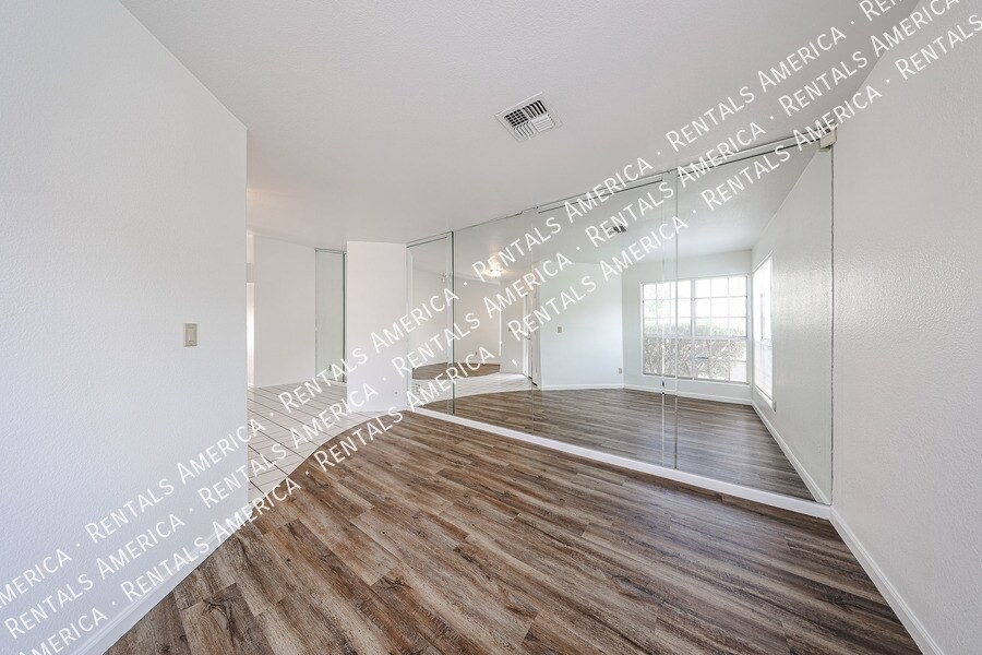 Building Photo - 15831 N 6th Ave