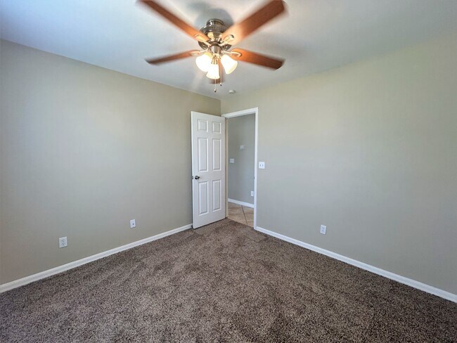 Building Photo - 1027 SW 9th Ct