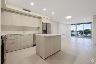 Building Photo - 1500 Bay Rd