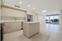 Building Photo - 1500 Bay Rd