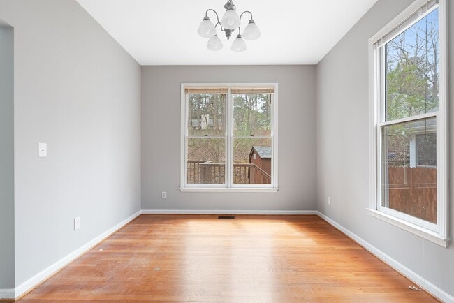 Building Photo - Available 6/9! Fabulous Home in Fantastic Location