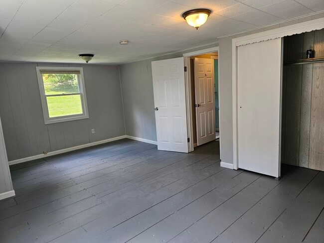 Building Photo - 205 Catlin Rd