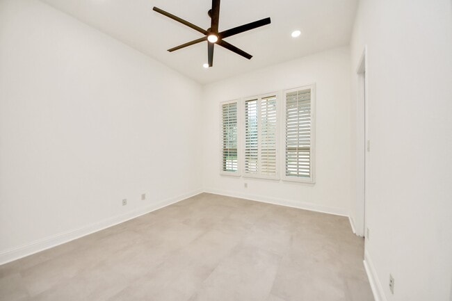 Building Photo - 23514 Bellina Dr
