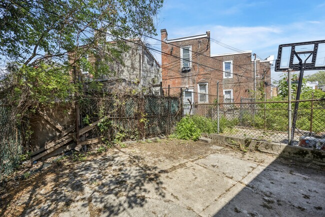 Building Photo - 1723 W Butler St
