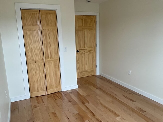 Building Photo - 90 Elm St