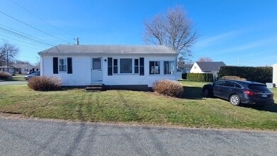 Building Photo - 2 Robertson Rd