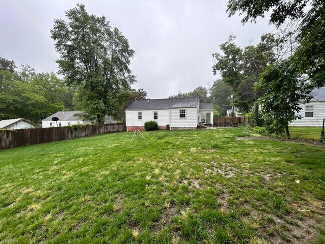 Building Photo - 1124 Bridle Ln