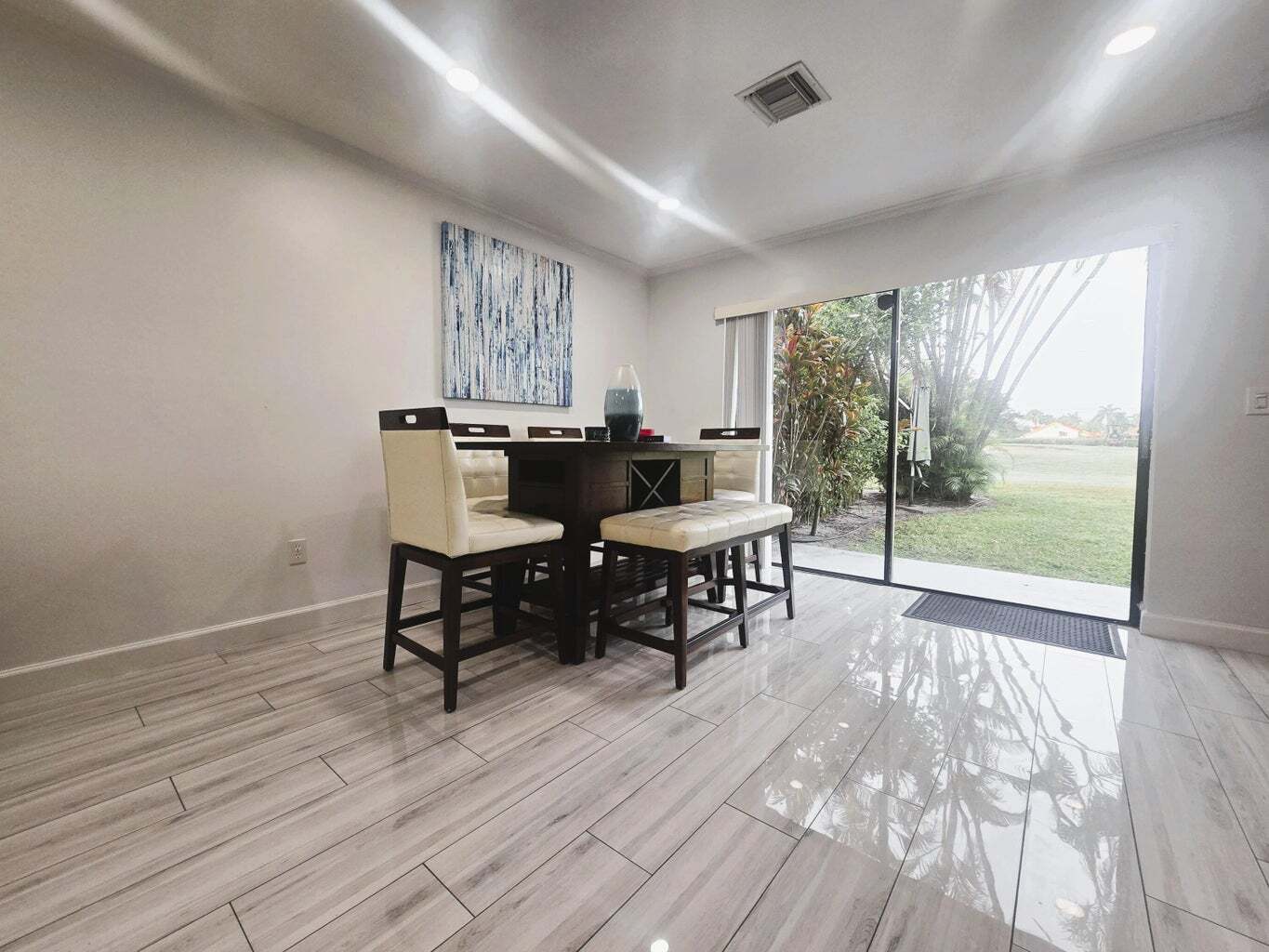 Building Photo - 5885 Northpointe Ln