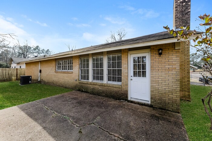 Building Photo - 1626 Edgewood Pl