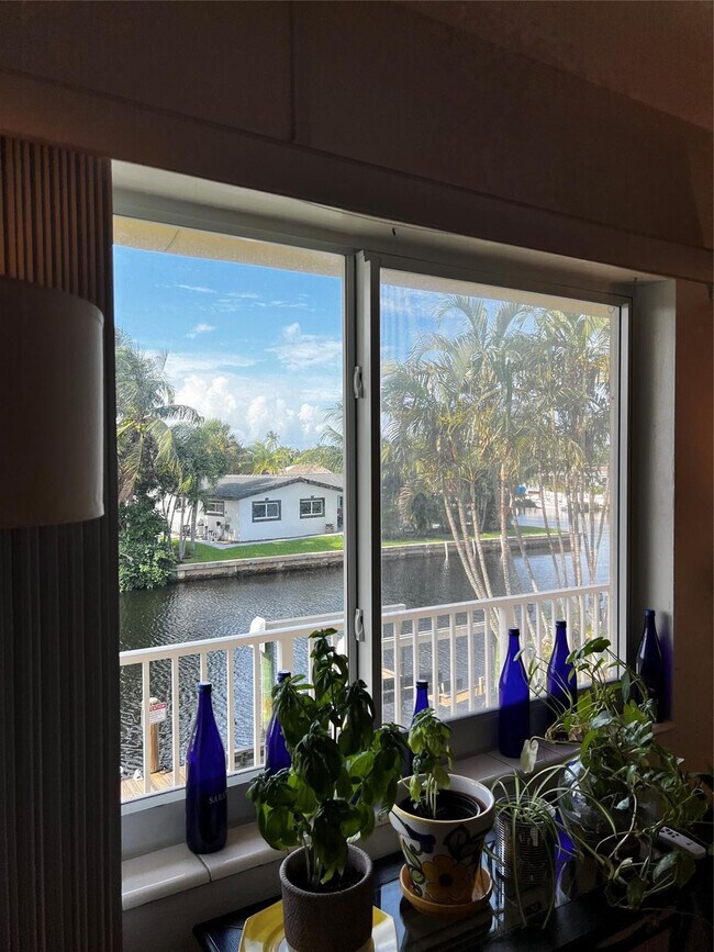 Building Photo - 301 E McNab Rd