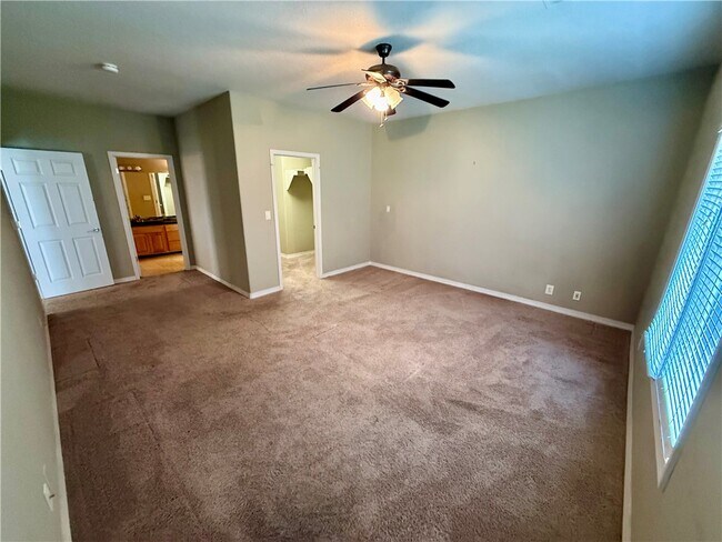 Building Photo - 4214 N Meadow View Dr
