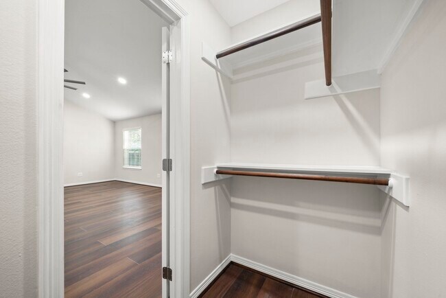 Building Photo - 4023 Breakwood Dr