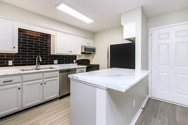 Building Photo - The Roosevelt Apartment Homes