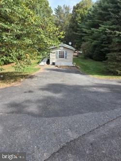 Building Photo - 10 White Pine Ln