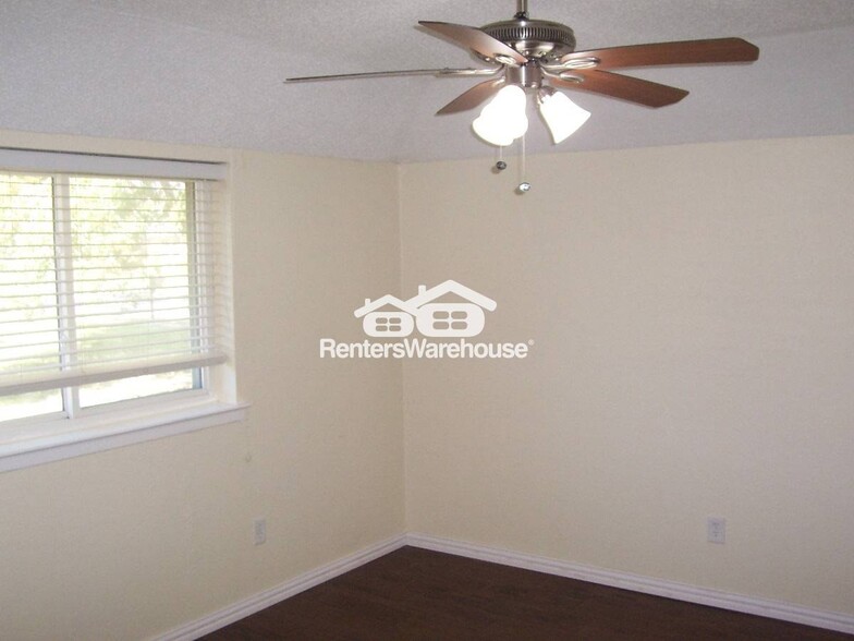 Building Photo - 1120 Southwestern Dr