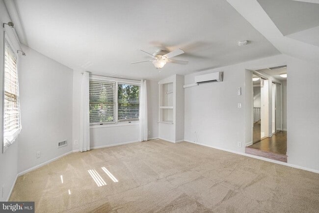 Building Photo - 740 Upland Pl