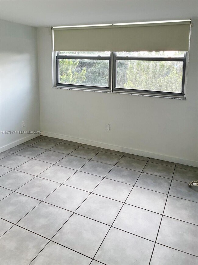 Building Photo - 650 NE 64th St