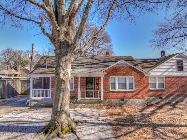 Building Photo - Beautifully renovated duplex in High Point Terrace!
