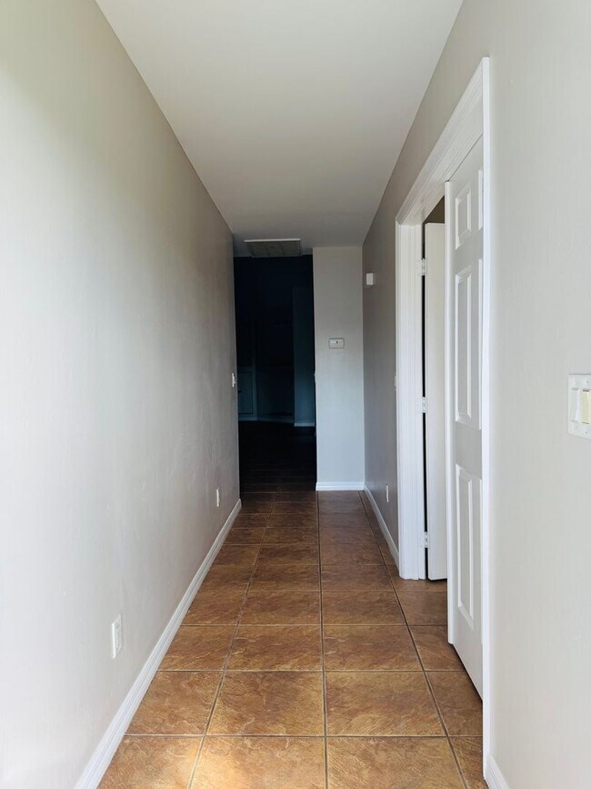 Building Photo - Experience this Cape Coral 3 bedroom 2 bath corner duplex with 1 car garage and screened in lanai.