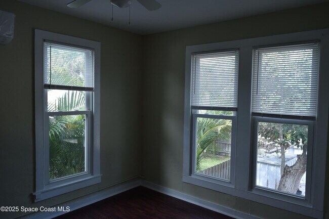 Building Photo - 658 Young St