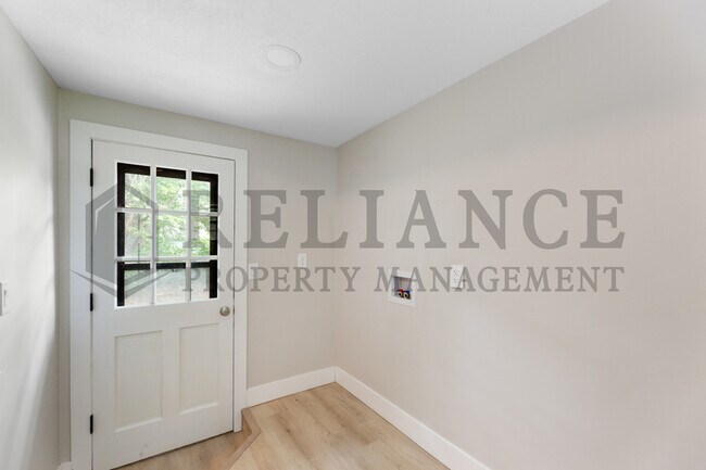 Building Photo - 3236 S Handley St