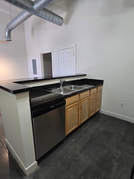 Building Photo - 302 Goshen St