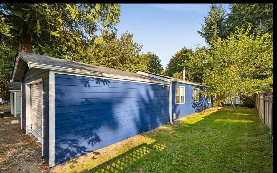 Side yard - 1614 Groves Ave NW
