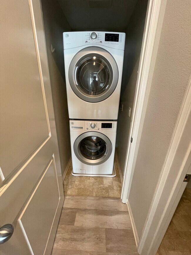 Building Photo - 8850 Olive Ln