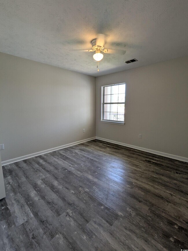 Building Photo - 627 Waterway Village Blvd