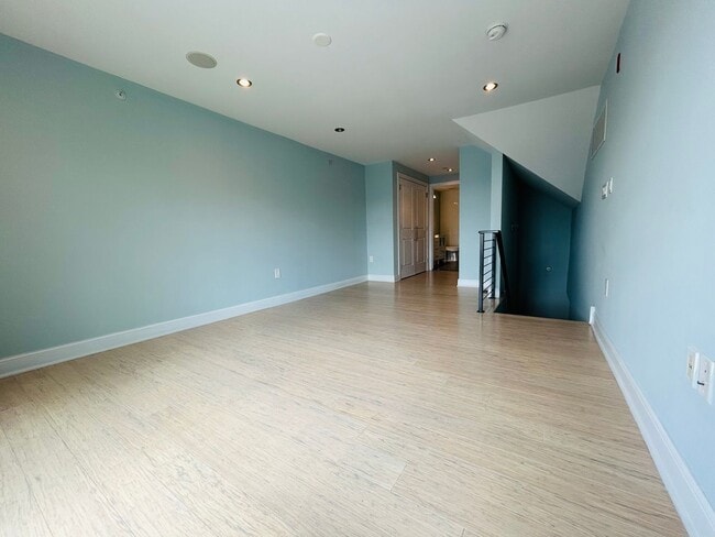 Building Photo - 4525 Fleming St