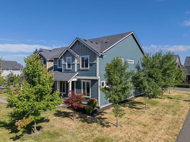 Building Photo - Beautiful Puyallup Corner Lot Home with Office, A/C, Formal Dining & Bonus Loft!