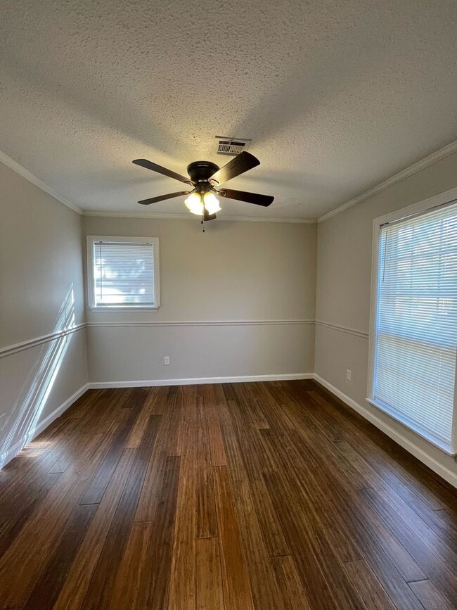 Building Photo - 6646 Pinebrook Dr