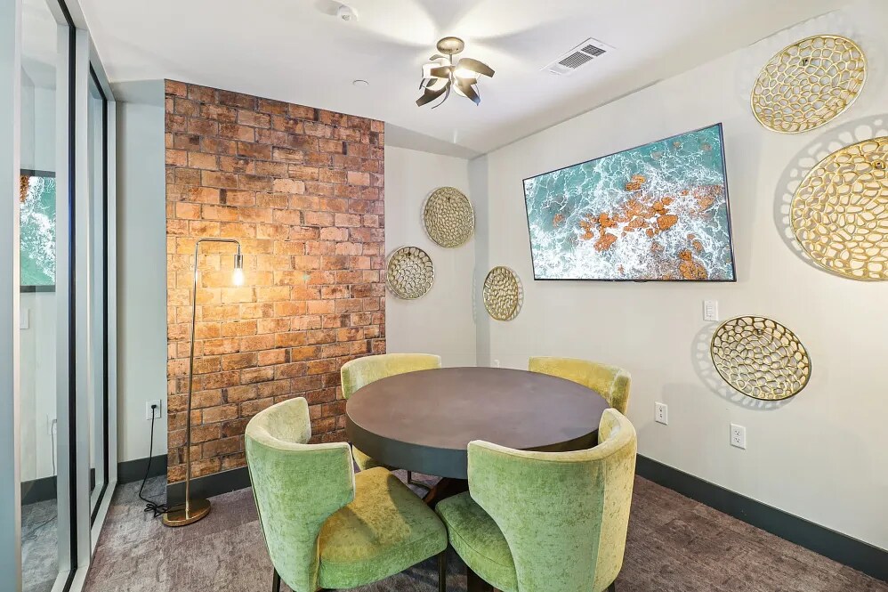 Building Photo - 3001 Crockett St