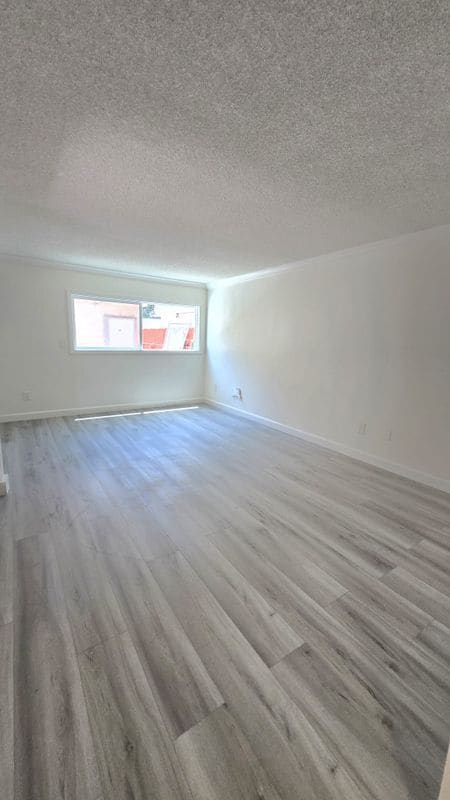 Building Photo - 1334 Engracia Ave