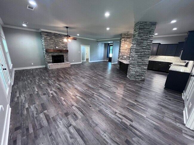 Building Photo - 206 Bridgewood Dr