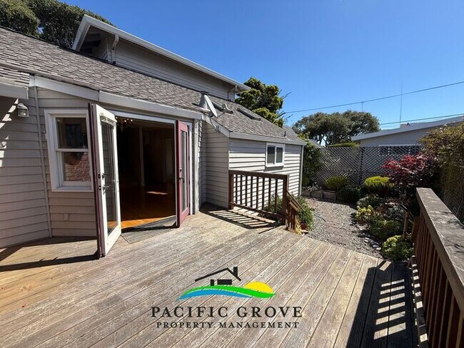 Building Photo - Updated 3 Bedroom in Pacific Grove!
